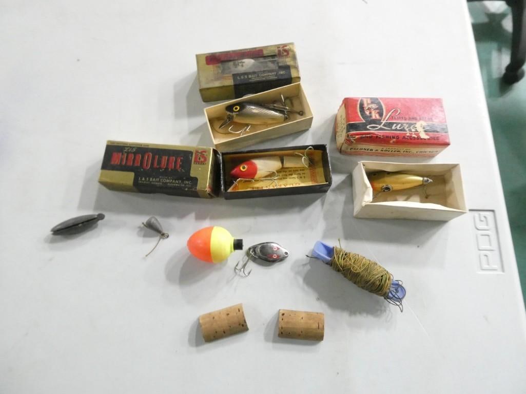 Lot of Vintage Fishing Lures Some in Boxes: Lot of Vintage Fishing Lures Some in Boxes