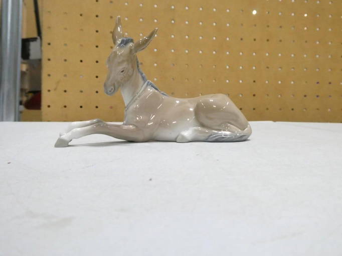 Lladro 4679 Donkey Christmas Nativity Porcelain Figurine