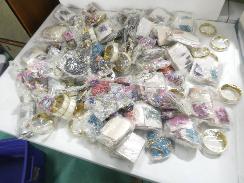 Large Lot of Costume Jewelry Weighs 19 lb 2 oz with the Bin: Large Lot of Costume Jewelry . Total weight including the bin is 19lb, 2 oz