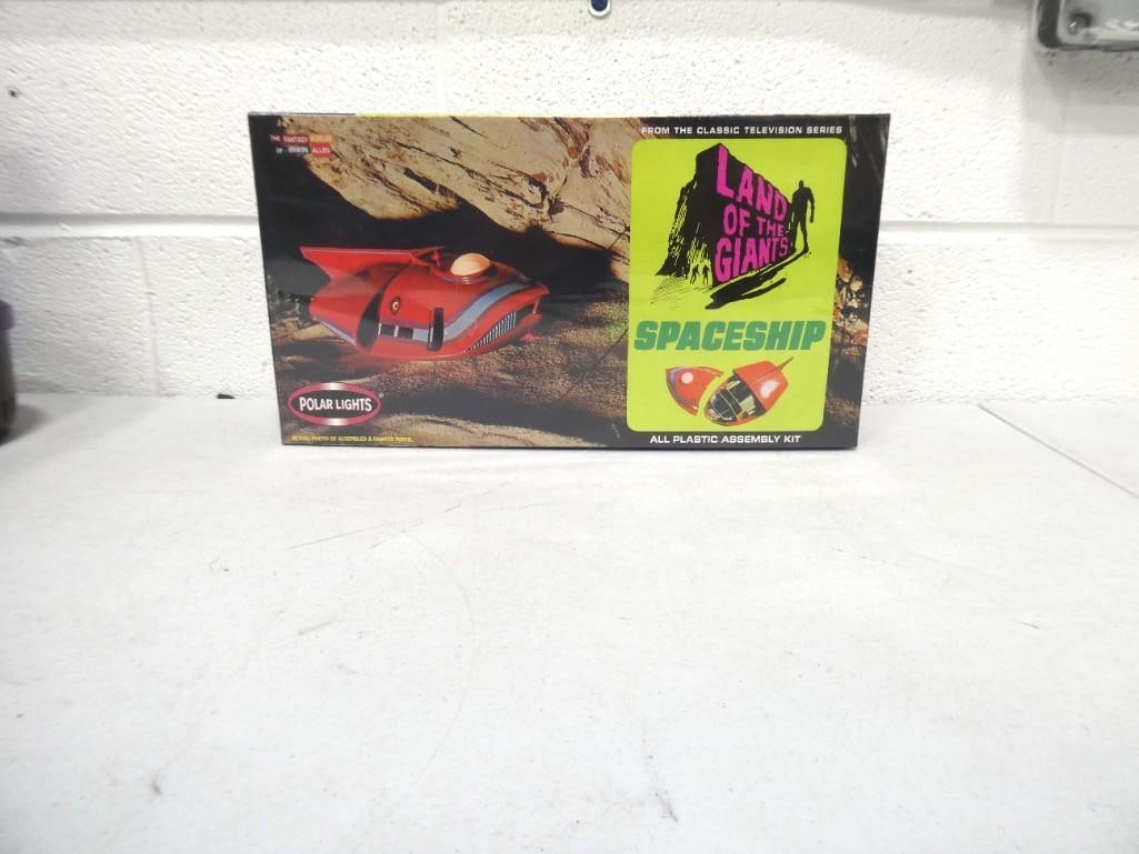 Land of the Giants Spaceship Polar Lights Model Kit New and Sealed (1 of 3)
