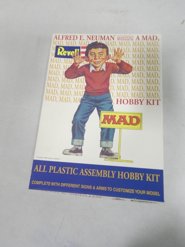 Revell Mad Magazine Alfred E. Newman Plastic Assembly Model Hobby Kit (1 of 5)