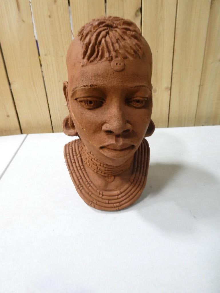 Clay Terracotta bust of an African / Benin woman: Clay Terracotta bust of an African / Benin woman