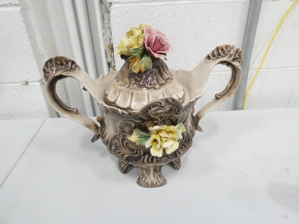 Vintage Covered 2 Handled Dish with Floral Design (1 of 6)