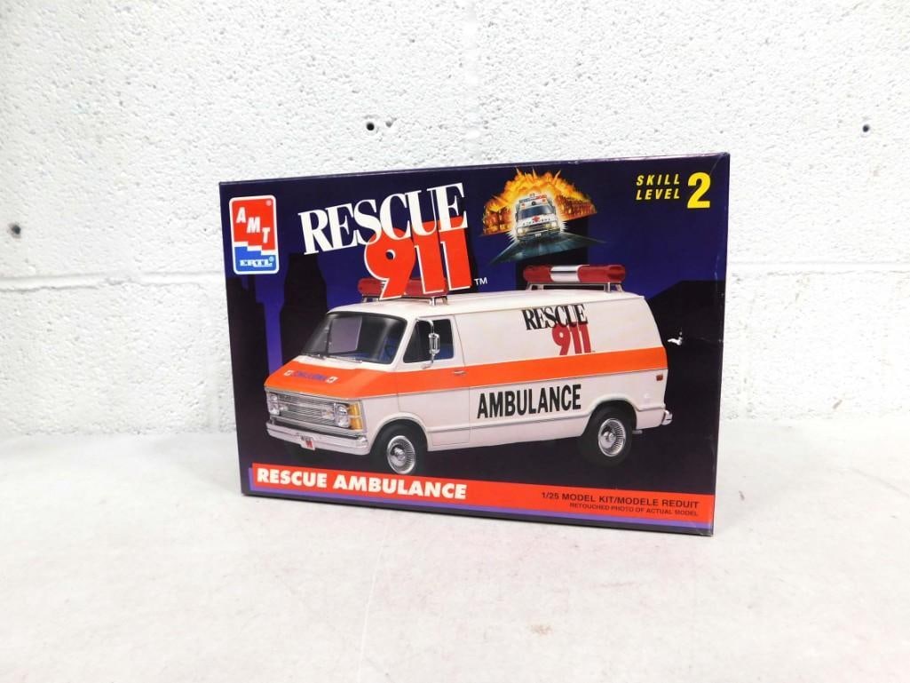 AMT Ertl Rescue 911 Ambulance Model Kit 1:25 Scale (1 of 5)