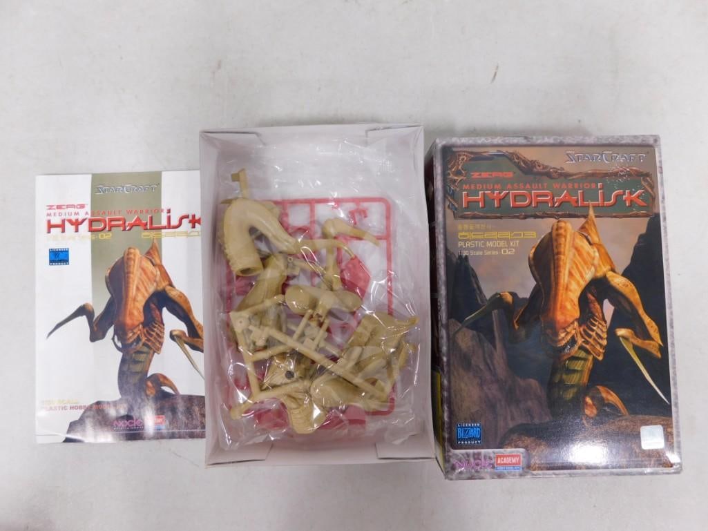StarCraft Zerg Hydralisk Model Kit New in Open Box (1 of 3)