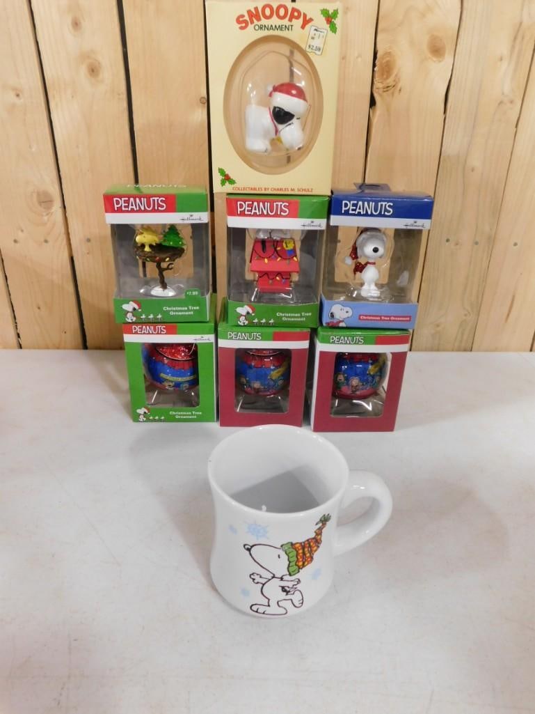 Charles M. Schulz Peanuts / Snoopy Hallmark Christmas Ornaments (1 of 4)