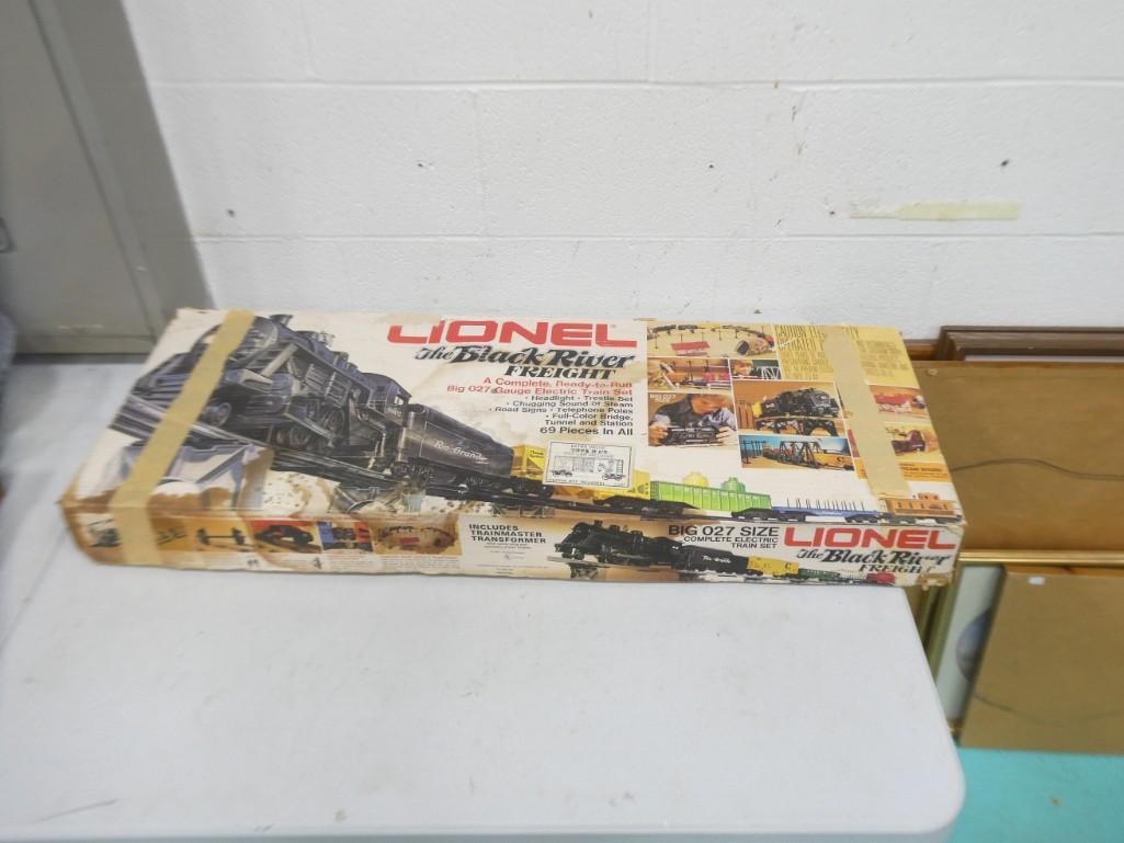 Vintage Lionel Train Set with original Box - See all pictures for what's included (1 of 10)