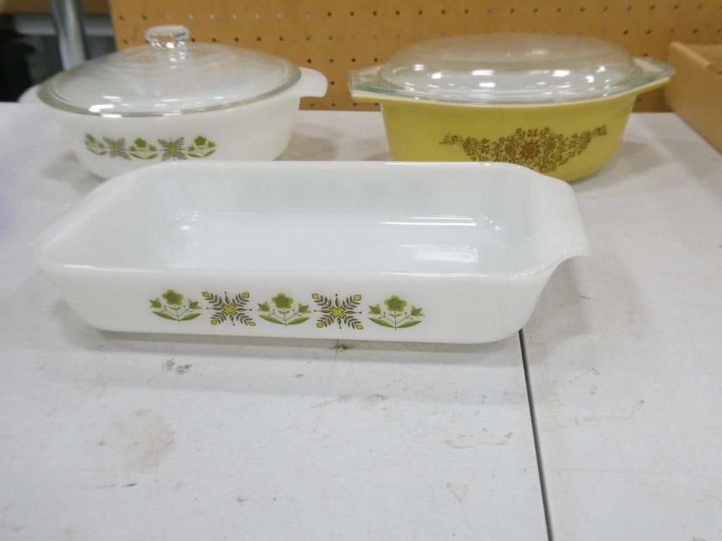 Vintage Pyrex Golden Garland 1 1/2 Qt Casserole Dish, Fire King Meadow Green Baking Dish and Cassero (1 of 6)
