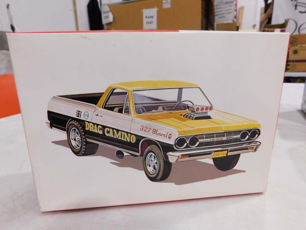 AMT '65 Chevelle El Camino Drag with Camper 1:25 Scale Model Kit (1 of 4)