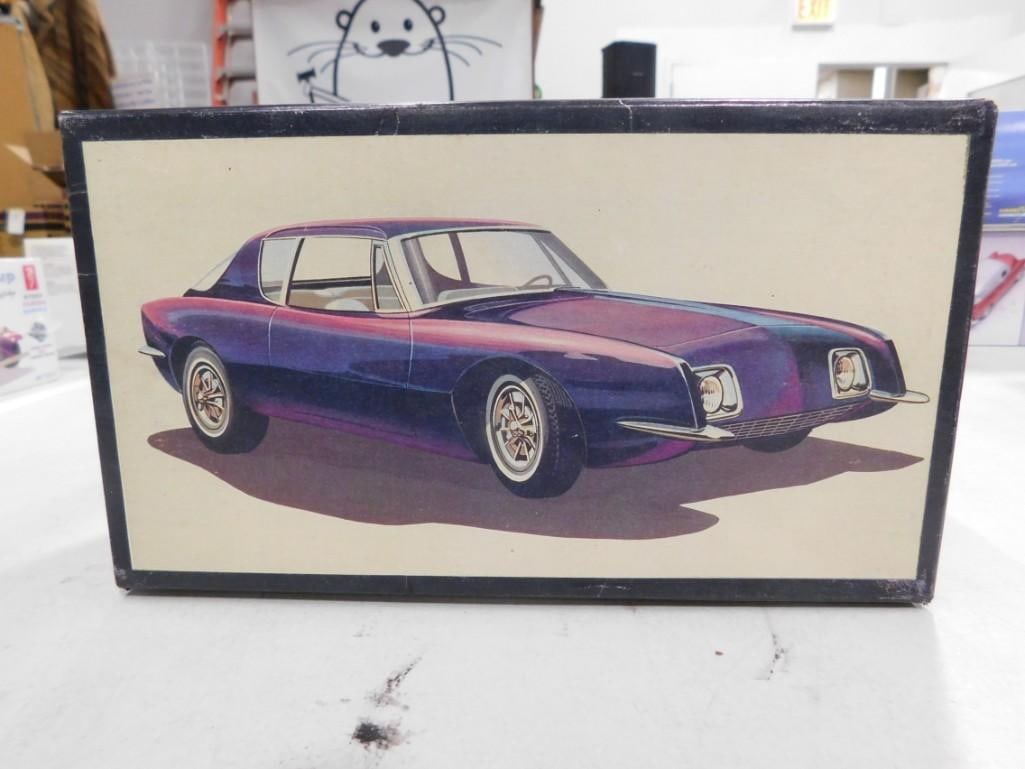 AMT Gran Turismo Avanti 1/25 Scale Customizing Model Car Kit (1 of 5)