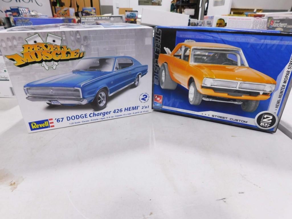 2 Model Car Kits incl Revell Muscle '67 Dodge Charger 426 Hemi 2 'n 1 and AMT Ertl Hemi Hunter (1 of 7)