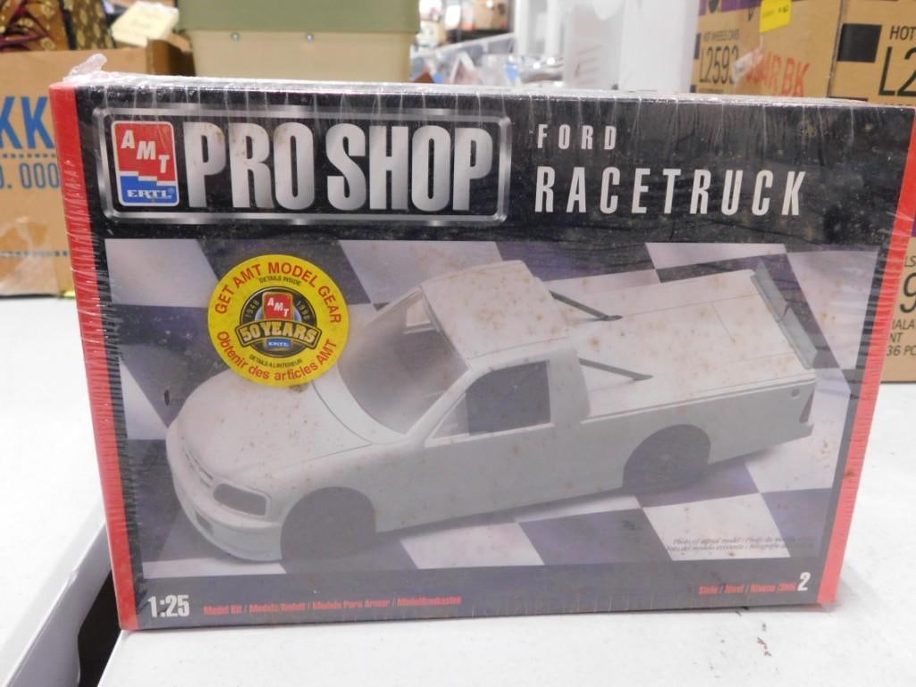 AMT Ertl Pro Shop Ford Racetruck 1/25 Scale Model Truck Sealed (1 of 2)