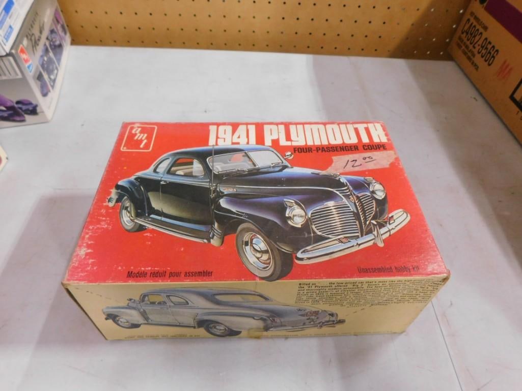AMT 1941 Plymouth Four Passenger Coupe Car Model Kit (1 of 4)