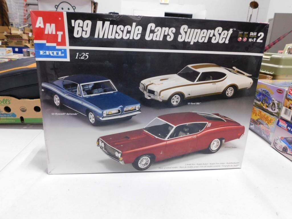 AMT Ertl '69 Muscle Cars Superset 1:25 Scale Set of 3 Model Car Kits (1 of 4)