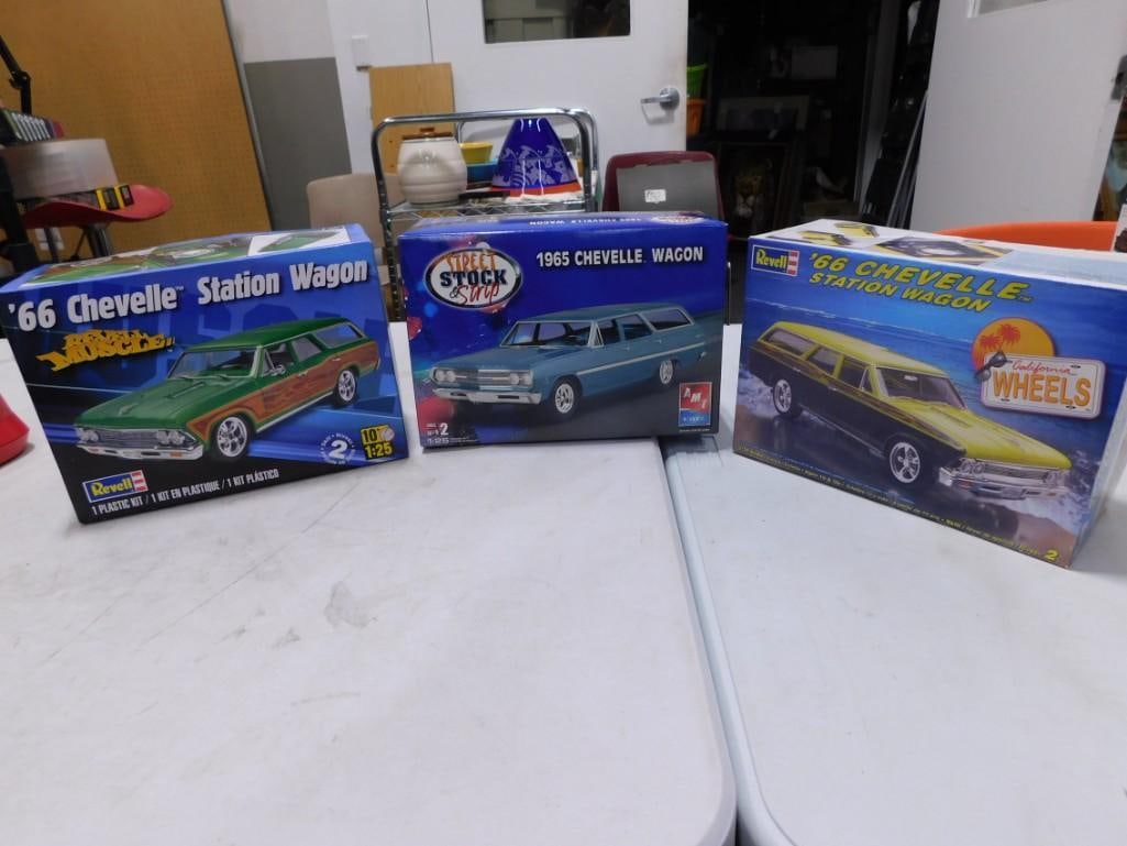 3 Station Wagon Model Car Kits incl Revell '66 Chevelle Station Wagon, AMT Ertl 1965 Chevelle Wagon (1 of 11)