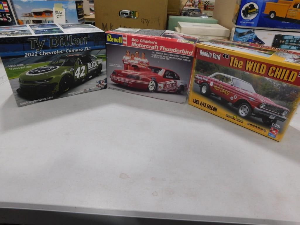 3 Model Car Kits incl Ty Dillon 2022 Chevrolet Camaro ZL1, Revell Bob Glidden's Motorcraft Thunderb (1 of 10)