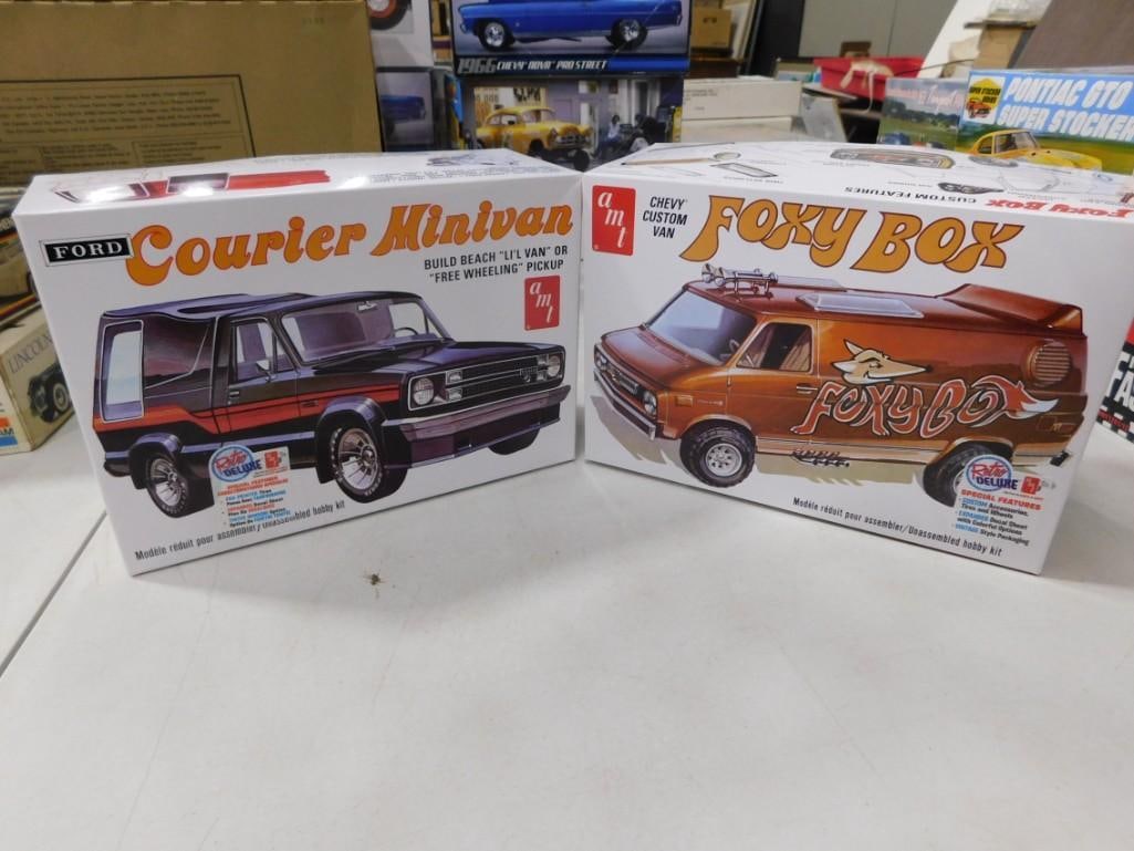 2 AMT Model Kits incl Chevy Custom Van Foxy Box and Ford Courier Minivan (1 of 7)