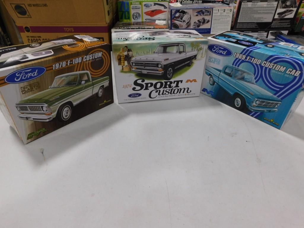 3 Moebius Models Model Truck Kits incl Ford 1970 F-100 Custom, 1972 Ford Sport Custom, and (1 of 9)