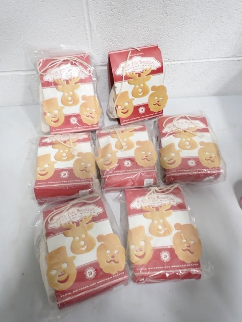Lot of 7 North Pole Breakfast Pancake Molds (1 of 4)