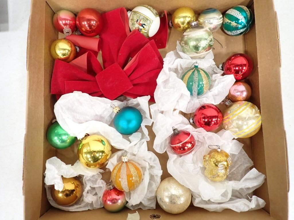 Lot of Vintage Christmas Ornaments incl Glass Christmas Ornaments: Lot of Vintage Christmas Ornaments incl Glass Christmas Ornaments