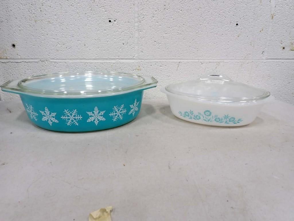 1956 Vintage Pyrex Turquoise Snowflake 2 1/2 Qt Casserole with Lid and 1960s Glasbake Maid of Honor (1 of 6)