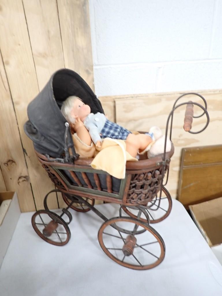 1920's Doll Carriage and two dolls - Ideal Ott 16 Thumbelina and Thumbelina Toddler BTT9 H124 (1 of 8)