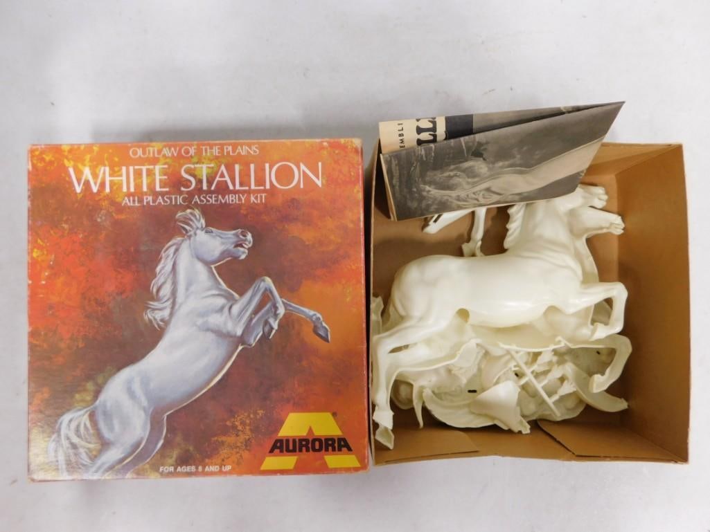Aurora Outlaw of the Plains White Stallion Plastic Assembly Kit (1 of 10)