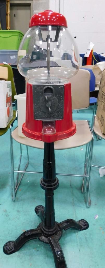 Floor Standing Gumball Vending Machine with Cast Iron Base: Floor Standing Gumball Vending Machine with Cast Iron Base