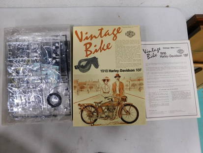 1918 Harley Davidson 18F Vintage Bike Model Kit new in Open Box: 1918 Harley Davidson 18F Vintage Bike Series 1 Model Kit New in Open Box