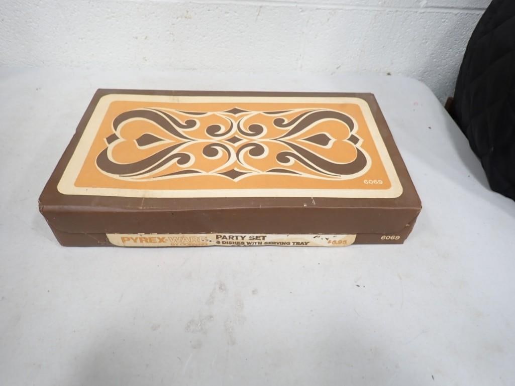 Sealed Vintage Pyrex Party Set 3 Dishes with Serving Tray NOS New Old Stock (1 of 5)