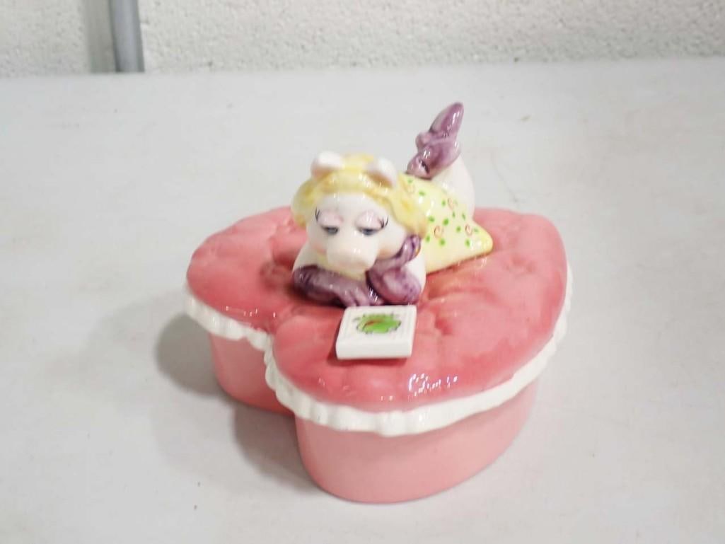 Henson Associates Ceramic Heart Form Box of Miss Piggy (1 of 9)