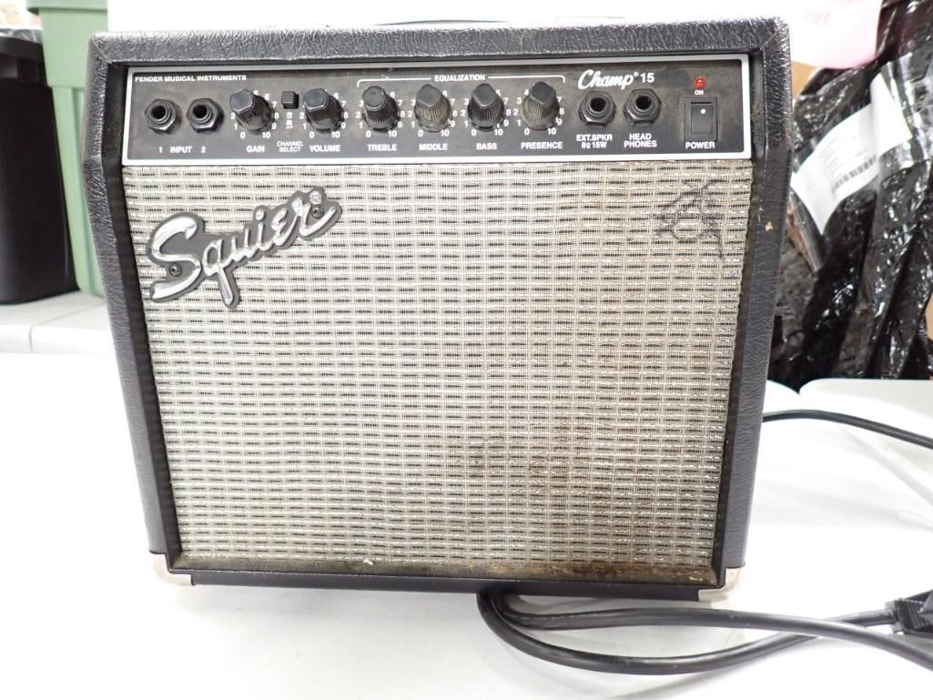Fender Champ 15 Squier Amplifier (1 of 3)