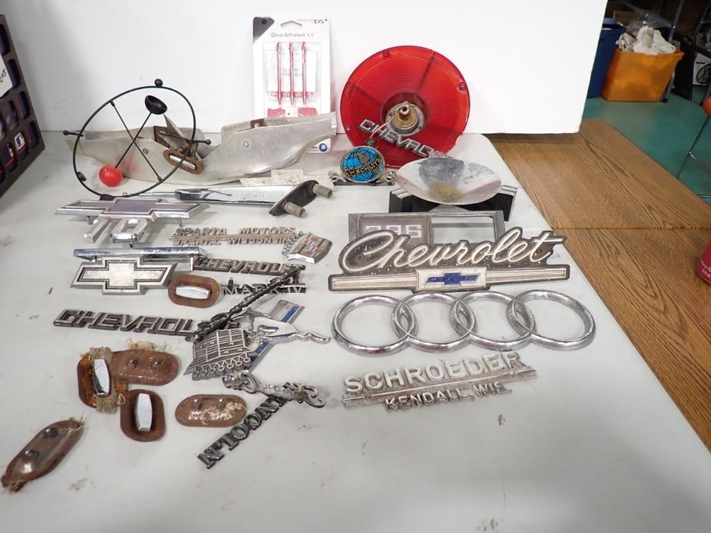 Lot of Car Emblems, Logos and other smalls and accessories (1 of 6)