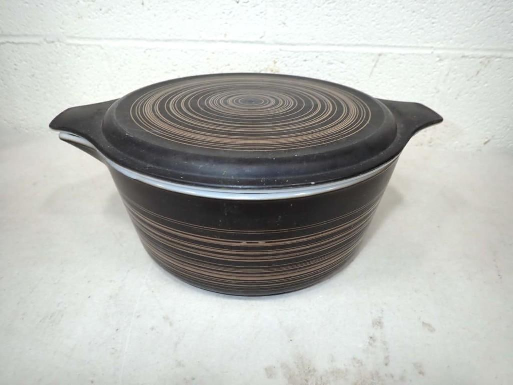 Vintage Pyrex Terra Covered Casserole Bowl 1960s Black with Tan Concentric Circles (1 of 4)