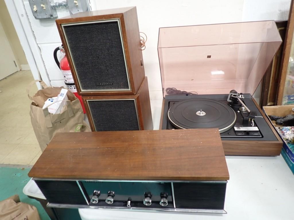 Vintage Panasonic AM/FM Stereo Receiver, Pair of Speakers and Record Player / Turntable (1 of 12)