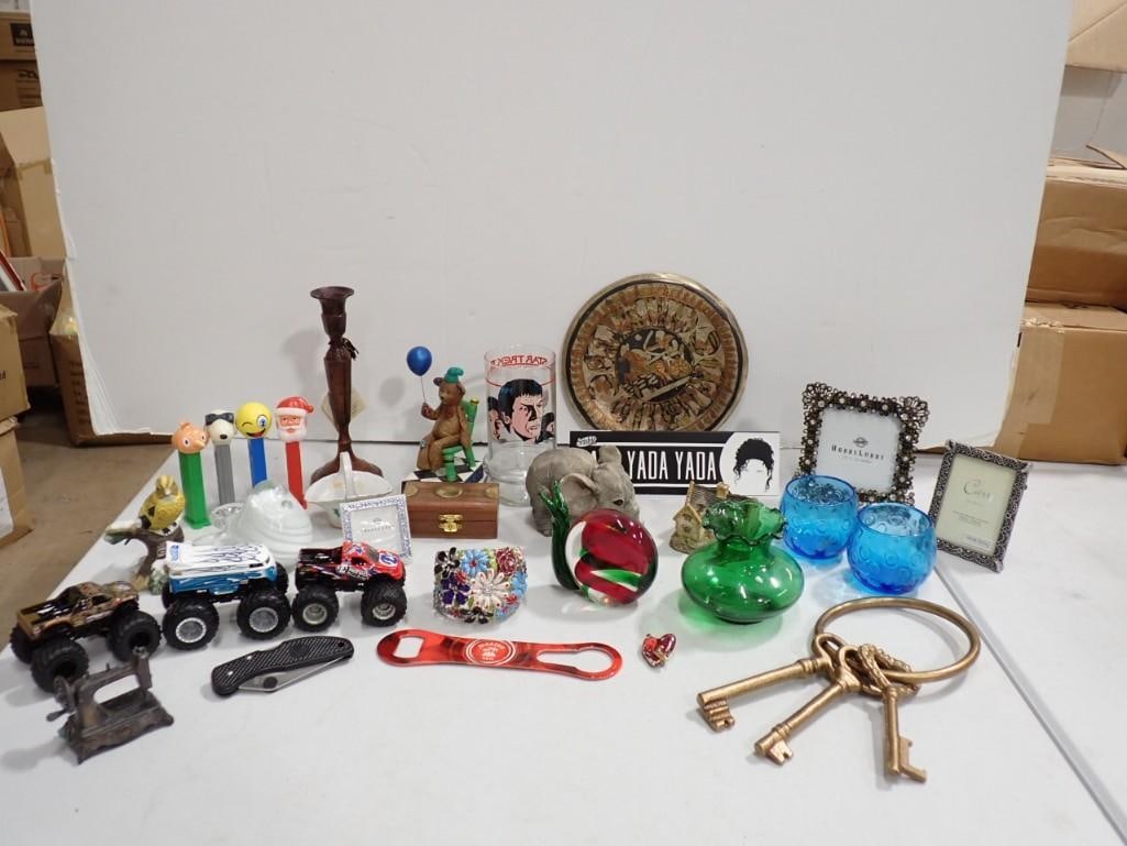 Smalls Lot incl 2 Art Glass Animal Paperweights, 2 Blue Glass Tumblers, Large Keys, 2 Hot Wheels Big (1 of 20)