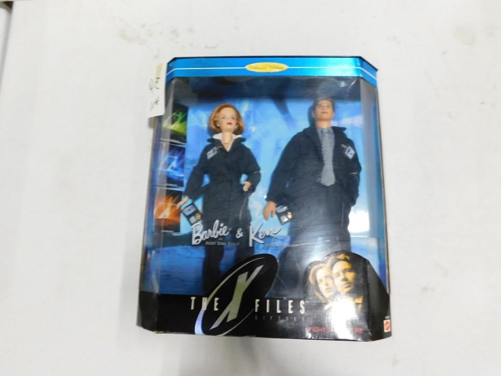 The X Files Barbie and Ken Dolls as Mulder and Skully New in Box: The X Files Barbie and Ken Dolls as Mulder and Skully New in Box Collector's Edition