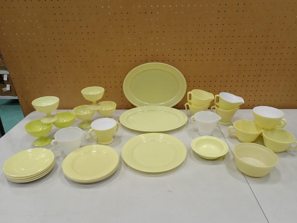 Vintage Hazel Atlas Moderntone Platonite in Pastel Yellow Dishes (1 of 13)