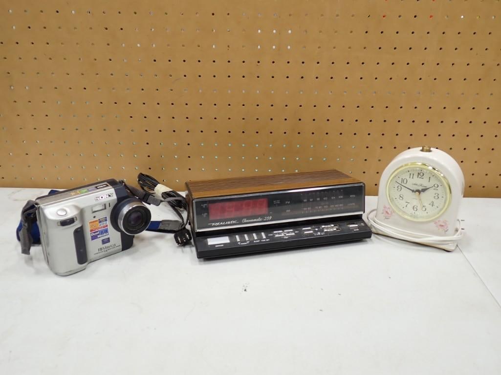 Sony FC Mavica Camera , Vtg Realistic Chronomatic 259 Clock Radio, Seth Thomas Clock (1 of 9)
