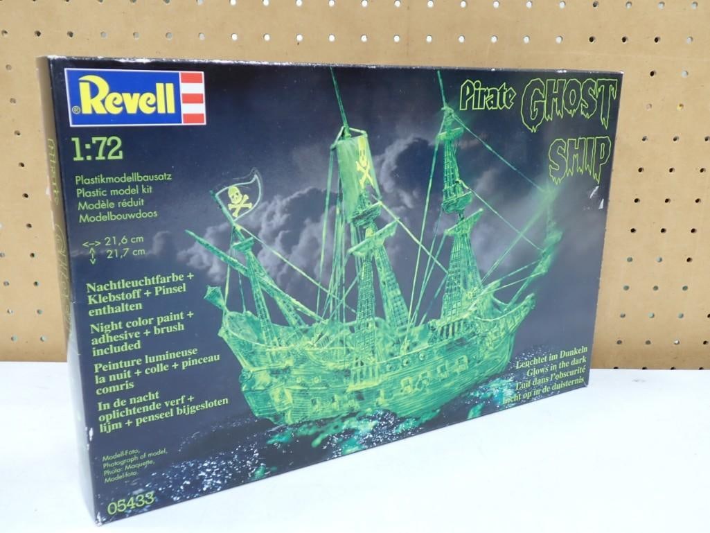 Revell Pirate Ghost Ship 1:72 Scale Model Kit (1 of 6)