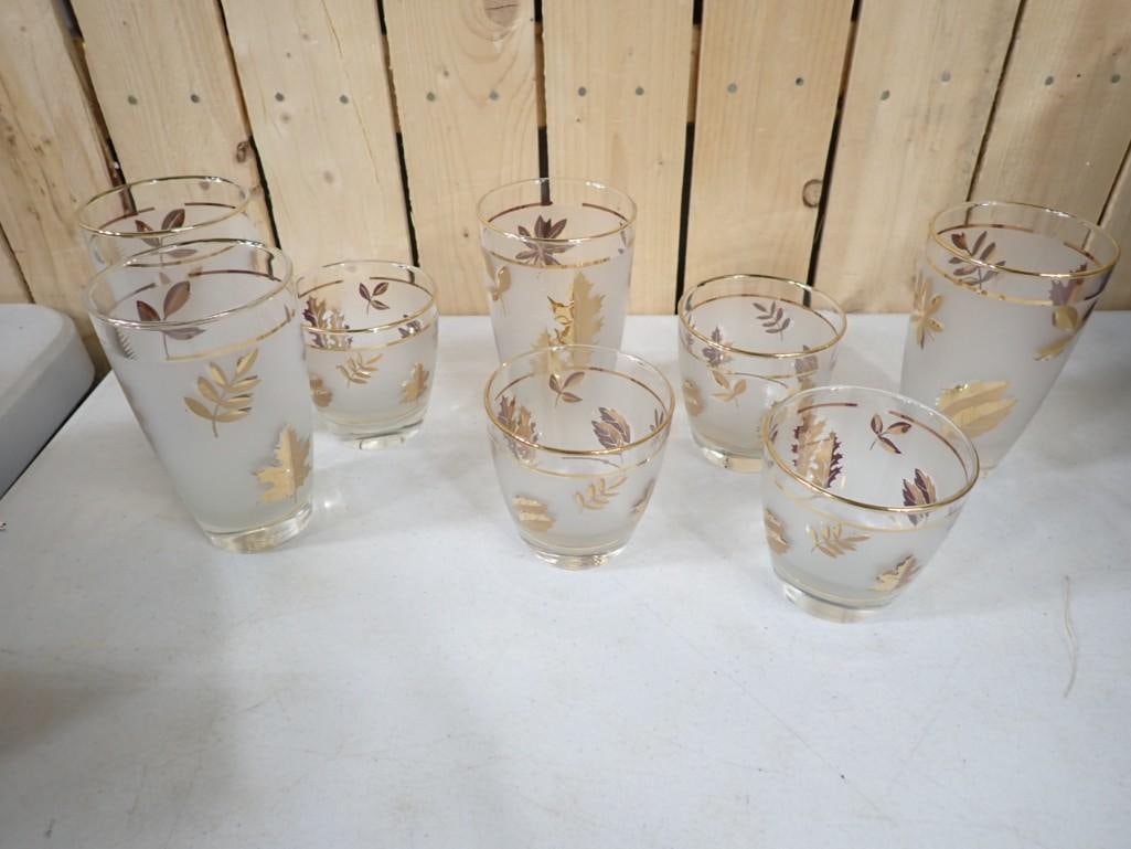 Vintage Mid Century Tumblers with Gold Gilt Leaf Pattern incl 4 Tall and 4 Short: Vintage Mid Century Tumblers with Gold Gilt Leaf Pattern incl 4 Tall and 4 Short