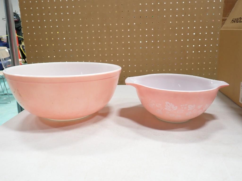 Pair of Pink Gooseberry Pyrex Bowls (1 of 6)