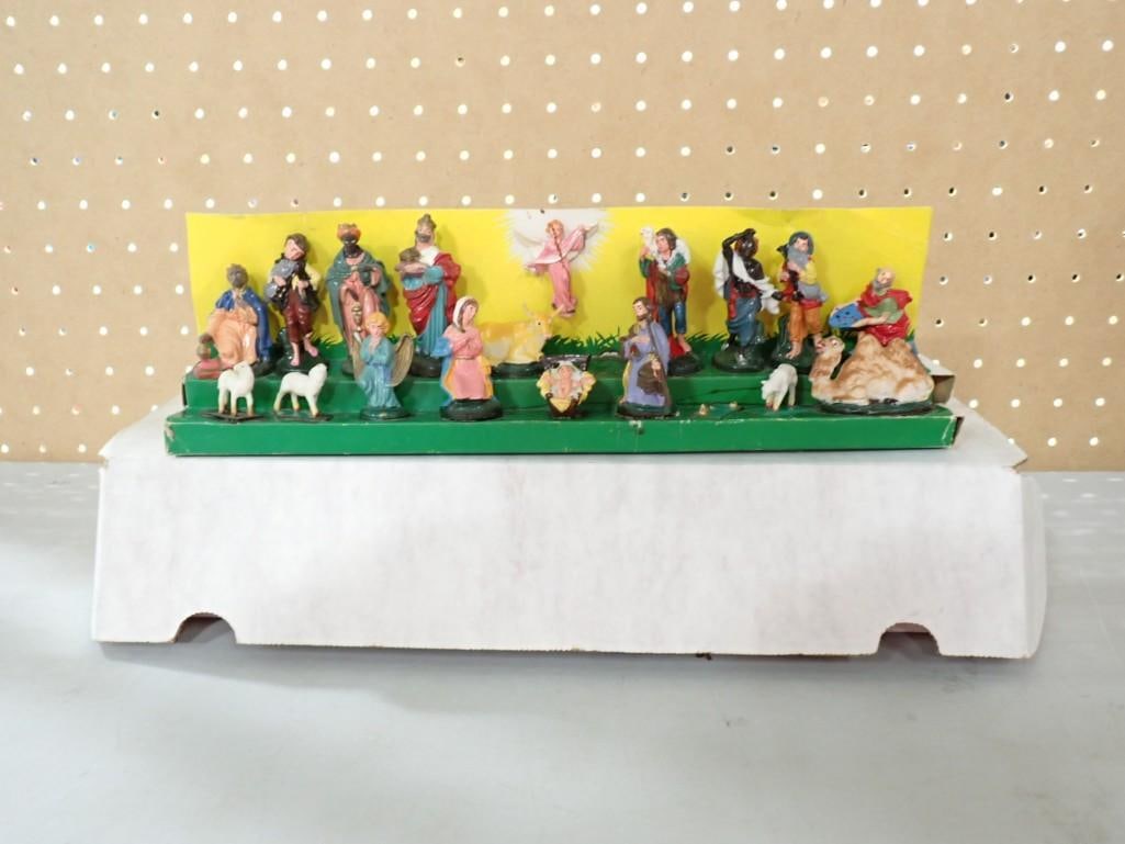 Miniature Plastic Nativity Set (1 of 4)