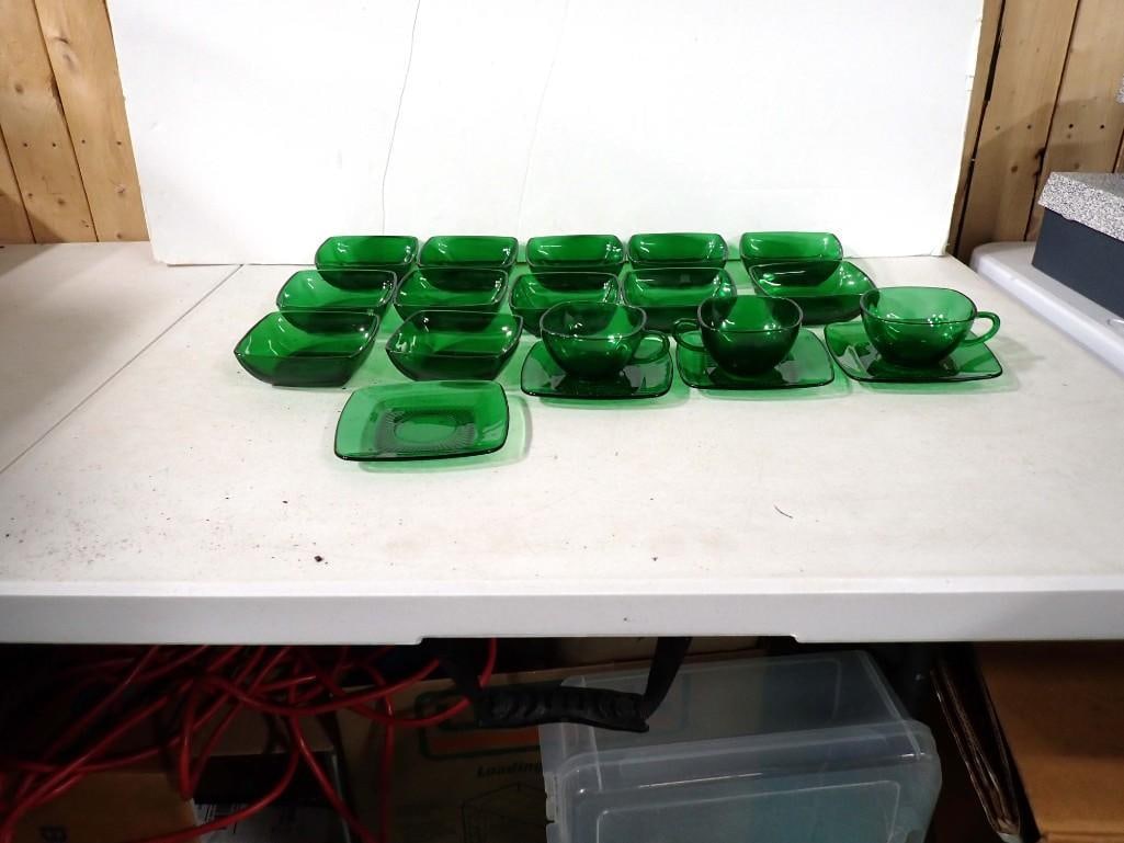 Vintage Anchor Hocking Emerald Green Glass Dishes (1 of 5)