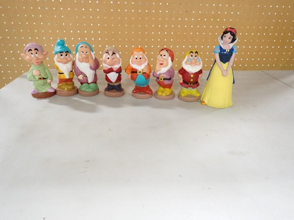 Snow White and the 7 Dwarfs Figurines: Snow White and the 7 Dwarfs Figurines
