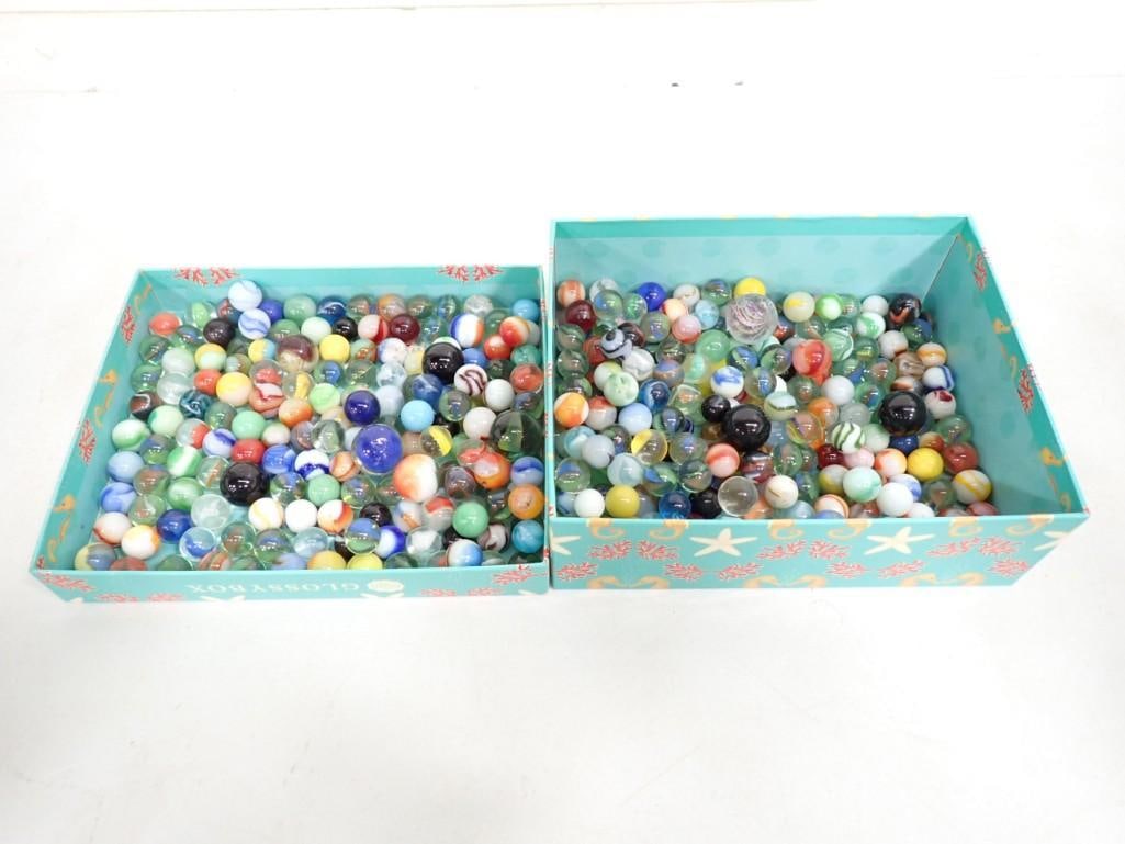 Lot of Marbles incl Vintage - some glow with a black light: Lot of Marbles incl Vintage - some glow with a black light
