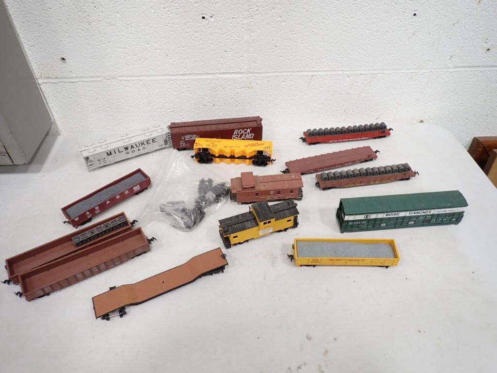HO Scale Train Cars Lot (1 of 8)