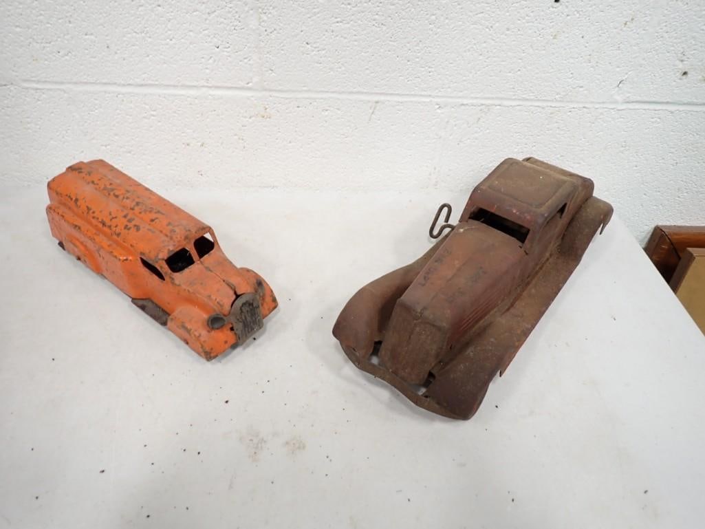 1930s Marx Siren Fire Chief Toy Car and Wyandotte Orange Metal Delivery Van Toy (1 of 11)