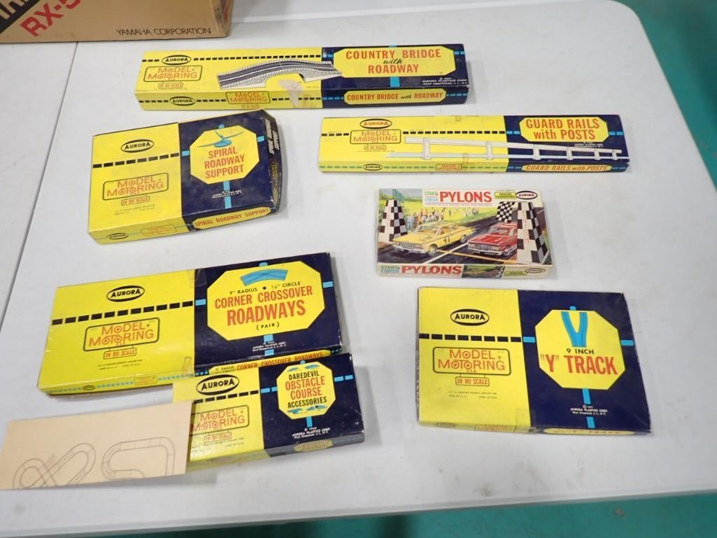 Aurora H0 Scale Tracks / Accessories with boxes (1 of 6)
