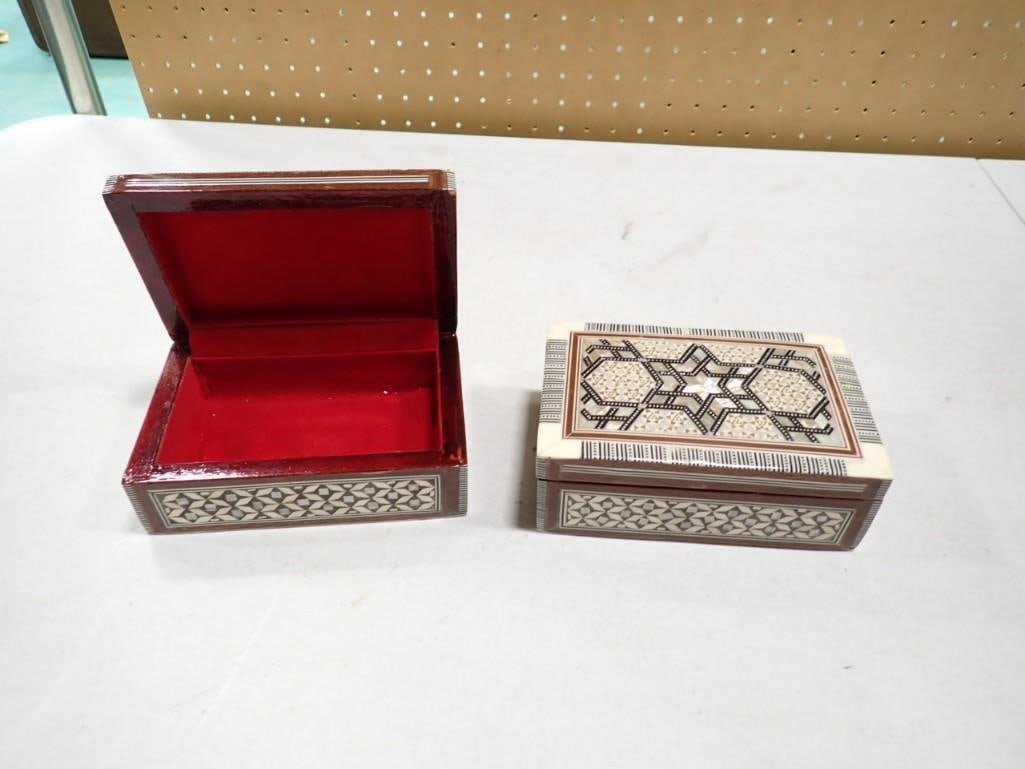 Pair of Inlay trinket boxes with different colors and either Abalone or Mother of Pearl: Pair of Inlay trinket boxes with different colors and either Abalone or Mother of Pearl - very detailed!